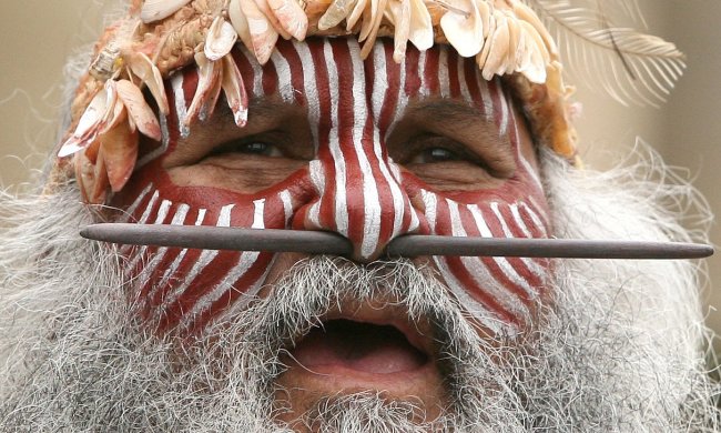 Первісне маскування: як примітивний боді-арт захищає від небезпечних інфекцій