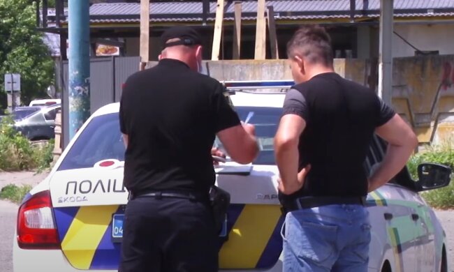 Остановка водителя. Фото: скрин youtube