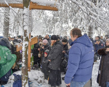 Раду окружили московские попы: орут молитвы в громкоговоритель и просят у Бога разума