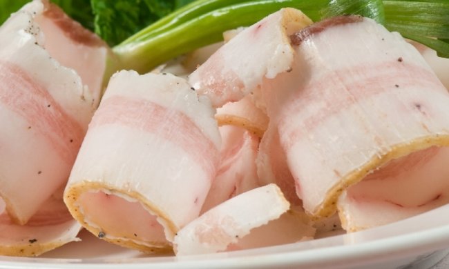 На Сумщині знайшли скарб - півтонни сала