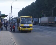 На Тернопільщині невідомі загадили дитячий майданчик - випили, погуляли і все поламали