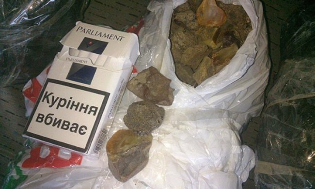 Таможенники задержали контрабанду янтаря на пять миллионов гривен (фото)