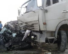 Понівечені рештки на дорозі: моторошна катастрофа поставила на вуха Росію