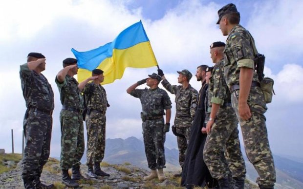 Как украинцы поздравили защитников в разных городах: видео