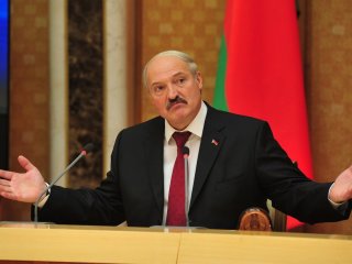 Лукашенко назвал происходящее в Украине дурью