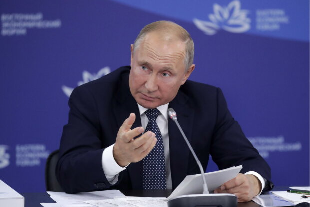 Евросоюз единогласно наказал Россию, Путин завязывает штаны: "Продолжаем"