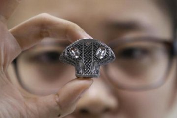 В Китае впервые имплантировали позвонок напечатанный на 3D-принтере