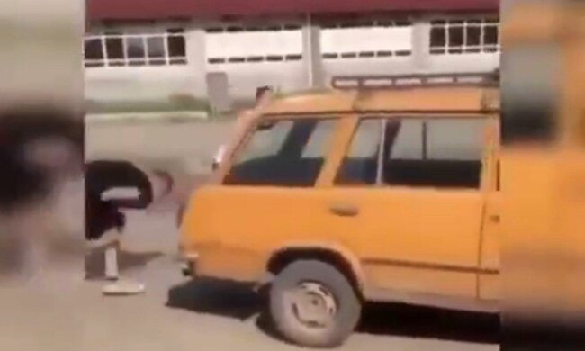 Под Днепром псих расстрелял молодого парня посреди улицы - дорога в крови, очевидцы онемели
