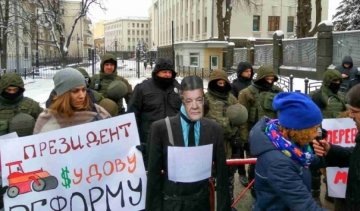 Під адміністрацією Порошенка поставили клон президента