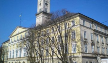 Львовские активисты взяли штурмом мэрию, несмотря на блокаду