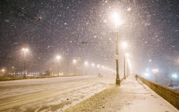 Снежный вихрь снес с полосы: украинский самолет поддался давлению стихии