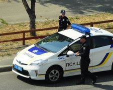 Порізали горло і кинули на дорозі: в Житомирі познущалися над студенткою