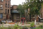 Харківські під'їзди окупували наркомани, люди не стали чекати з моря погоди: відео 18+