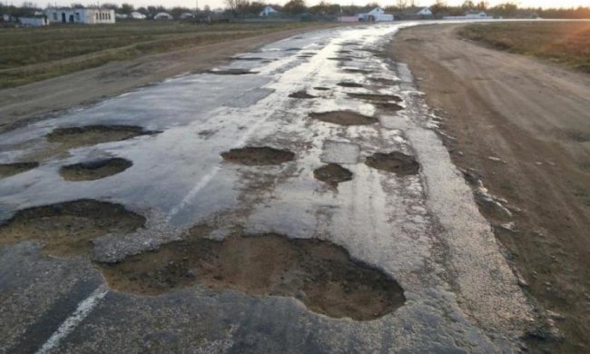 Окупанти відремонтували кримські дороги: навіть Укравтодор відпочиває