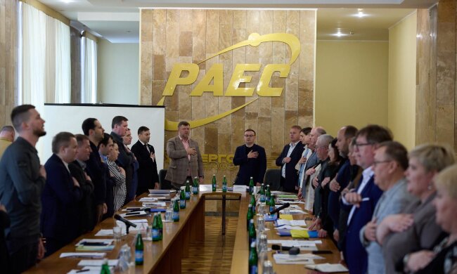 Пільги, забруднені землі та несправедливість дозиметрії: важлива зустріч у Вараші за участі народних депутатів, екоінспекторів та громади