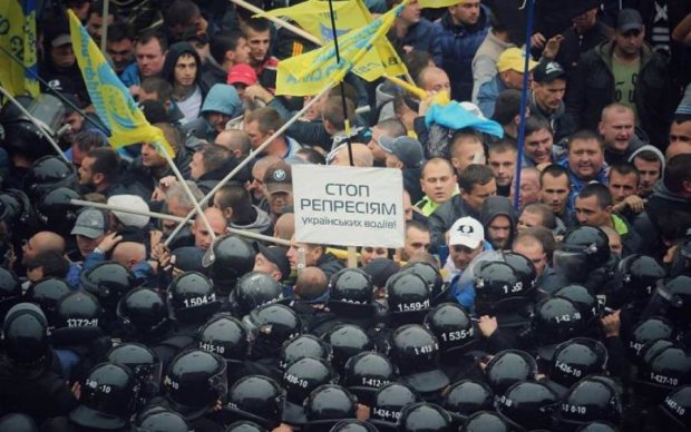 Почерк Януковича: силовики жорстоко розігнали євромайдан під Радою