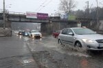 Київська підземка йде під воду разом з дорогами, поки Кличко "будує" метро на Виноградар