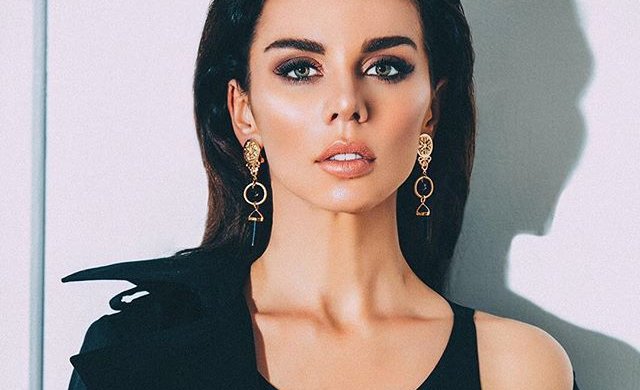 Седокова розлютила відео в бікіні: не з дитиною грає, а себе рекламує