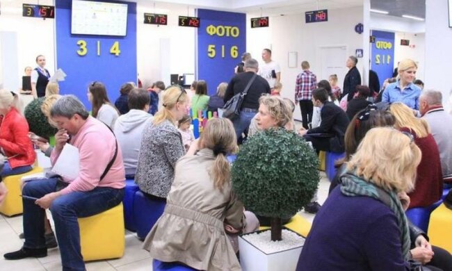 Как мед, так и ложкой: украинцы попросили сделать биометрику бесплатной