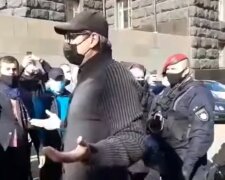 Протестуючі під Кабміном, скріншот відео