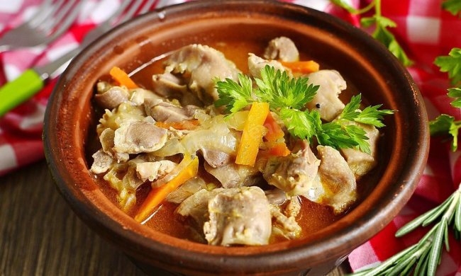 Готуємо тушковані курячі шлунки: універсальний рецепт на всі випадки життя