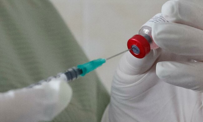 Дифтерія шириться Україною: чи повернеться епідемія, яка лютувала в 90-х, як вберегтися