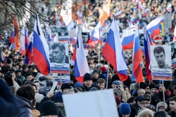 На марші пам'яті Бориса Нємцова вимагали звільнити Романа Сущенка