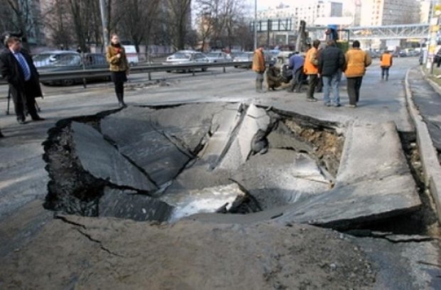 Киевские дороги доводят водителей до слез