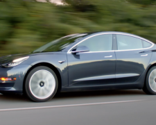 Довгоочікувана модель Tesla з'явилася в продажу