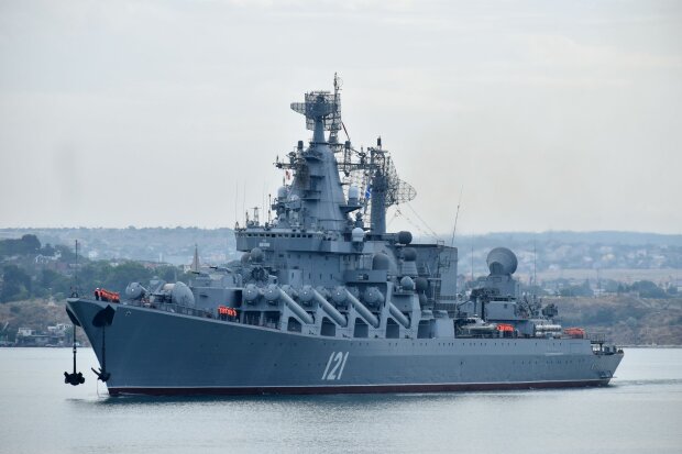 Воїни ЗСУ підбили крейсер "Москва", який був посланий захисниками Зміїного: на борту 510 членів екіпажу