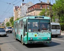 Неадекват обстріляв тролейбус переповнений пасажирами