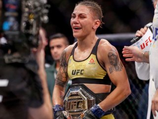 Джессіка Андраде стала новою чемпіонкою UFC в мінімальній вазі