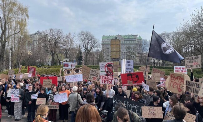 Протесты в Киеве: студенты Университета Шевченко требуют уволить ректора Бугрова после сексуальных и коррупционных скандалов