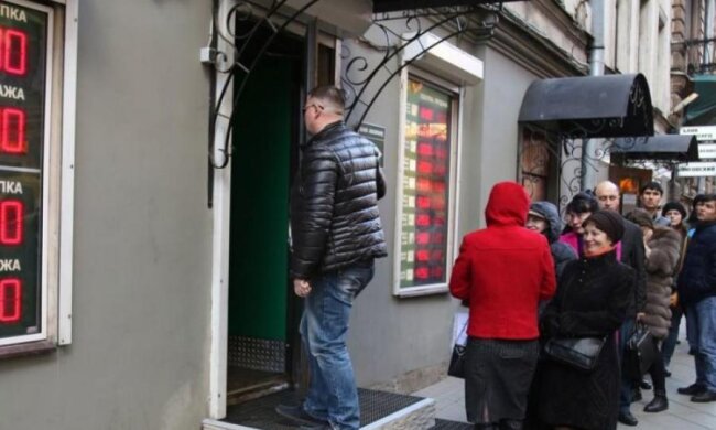 Курс валют на 7 травня: долар не гаяв часу на вихідних