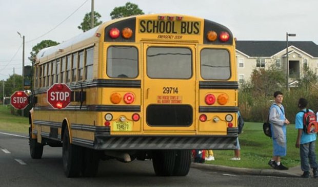 Во Флориде обстреляли школьный автобус и ранили двух девочек