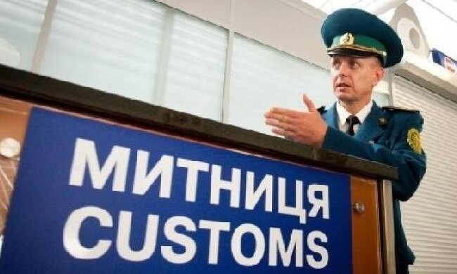 Уряд хоче знизити поріг для безподаткового ввезення товарів українцями