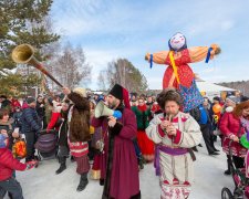 Масляна 2019: прикмети, традиції, привітання у віршах та листівках