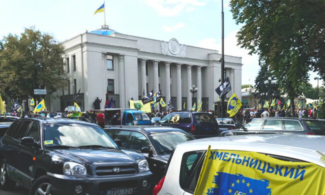 Под Радой в Киеве собрались евробляхеры, ждут Зеленского: озвучены требования