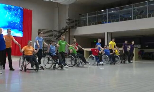 Ансамбль Dance on wheels, кадр из репортажа TV-4: YouTube