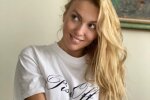 Полякова показала "безброве" обличчя після процедур: "Блищу, блищаю"