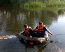 Под Днепром выловили труп женщины, упакованный в целлофан - привязал "якорь" к ноге и выбросил в реку