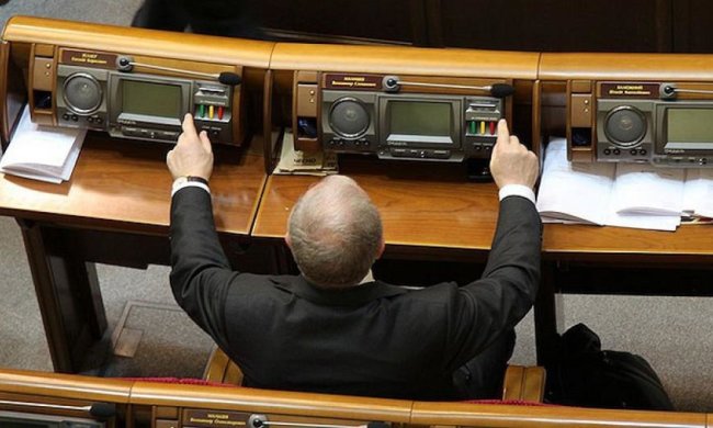 Порошенко просит Гройсмана преодолеть "кнопкодавство" в Раде