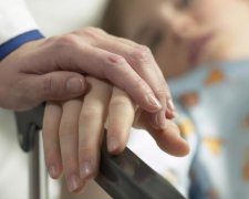 Копили всей Украиной: из-за нерасторопности Минздрава погиб ребенок