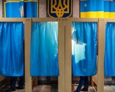 По всій Україні запрацювали виборчі дільниці на місцевих виборах