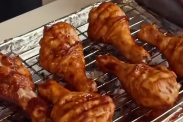 Медово-чесночные куриные ножки, кадр из видео