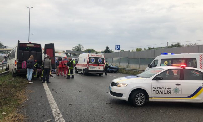 Страшна аварія під Києвом забрала молоде життя: медики примчали за бездиханним тілом