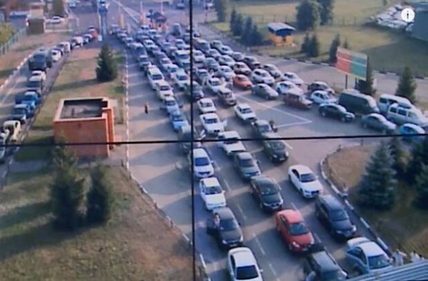 - 5-кілометрові черги на кордоні: люди непритомніють (Znaj.ua) - rai.ua