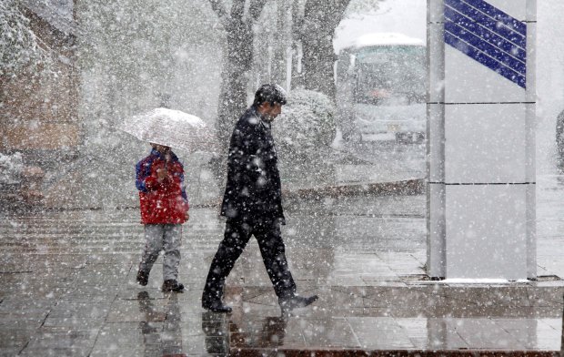 Погода на тиждень: дощі та ожеледиця не найстрашніше, українців попередили про "перший удар"