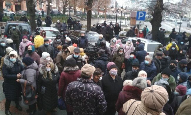Бешеные тарифы и локдаун довели черновчан до истерики, пришли к Кличуку: "Делайте что-то!"