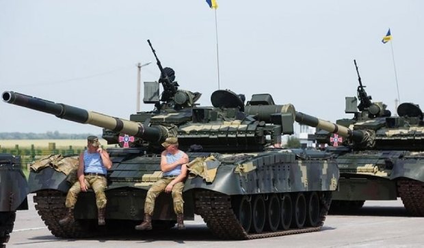 Відроджена армія: потужні кадри української військової техніки (ВІДЕО)